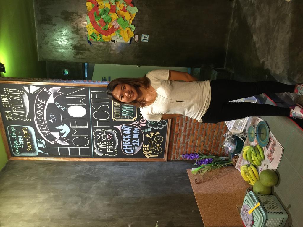 Hometown Hostel Samut Songkhram Bagian luar foto