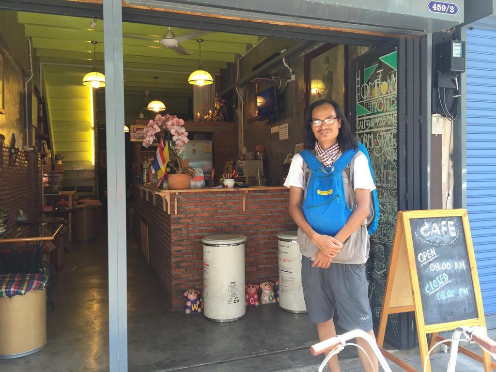 Hometown Hostel Samut Songkhram Bagian luar foto