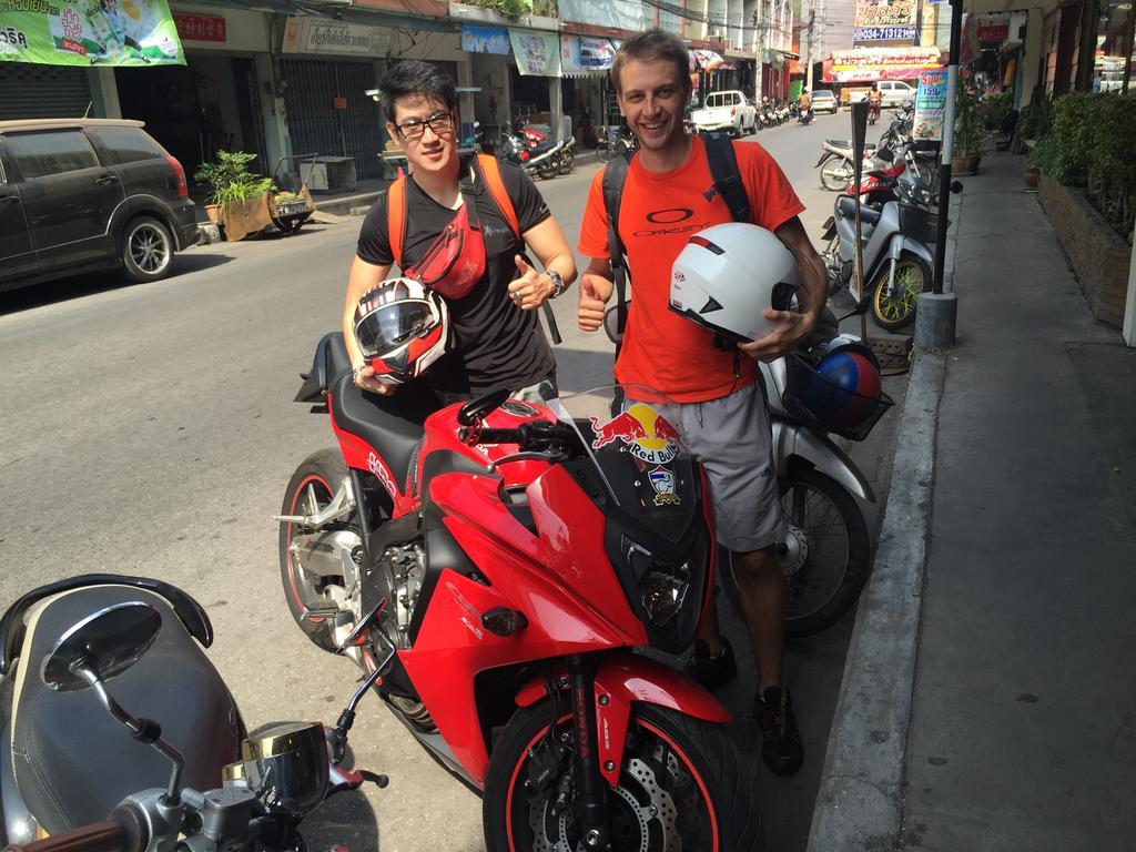 Hometown Hostel Samut Songkhram Bagian luar foto
