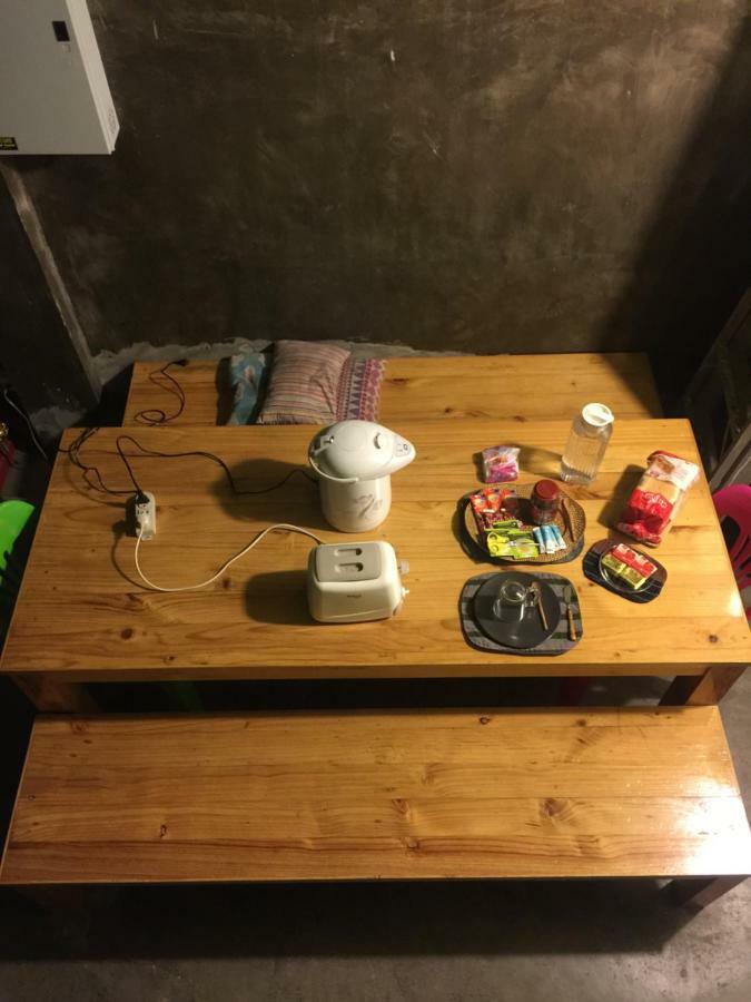 Hometown Hostel Samut Songkhram Bagian luar foto
